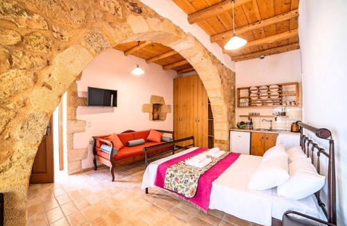 Kastellos House | Villa Veneciana with Heated Pool