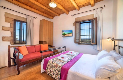 Kastellos House | Villa Veneciana with Heated Pool