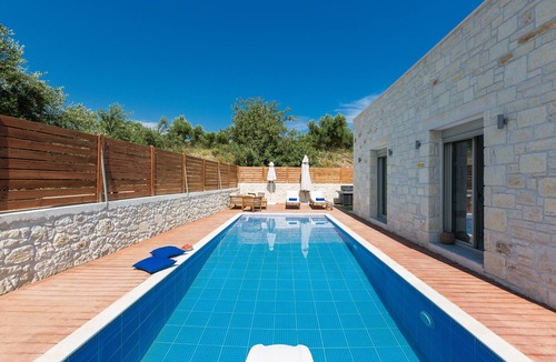 Asteri Villa | Villa Vera - 5 bedroom villa, 5 bathrooms, with heated pool and outdoor jacuzzi