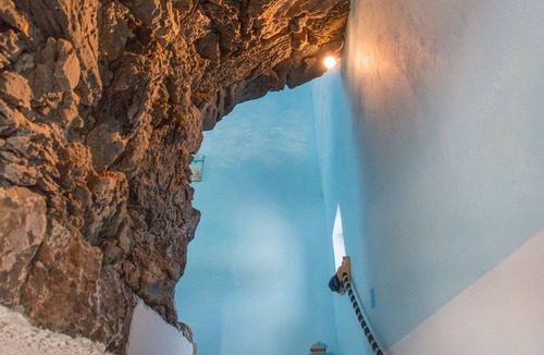 Sivas House | Villa Warka!Wonderful maritime House for 2-3 people,shared 50qm Pool in Pitsidia