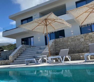 Pefki Villa | Villa Zina mit Infinity-Pool und Meerblick