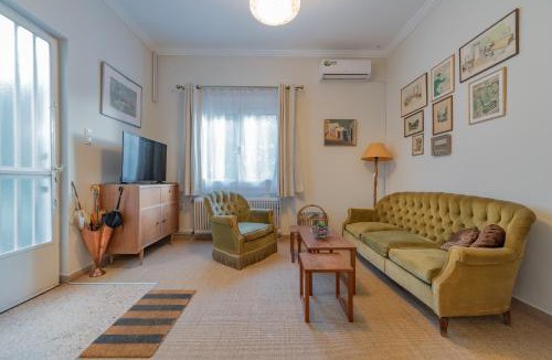 Chalandri Apartment | Vintage-style Garden Apartment