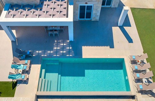 Dramia Villa | Vista Mare Grand Villa 4 Heated Pools