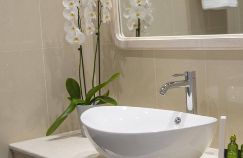 Nidri House | VK Luxury Suites - Private Parking - Adults Only