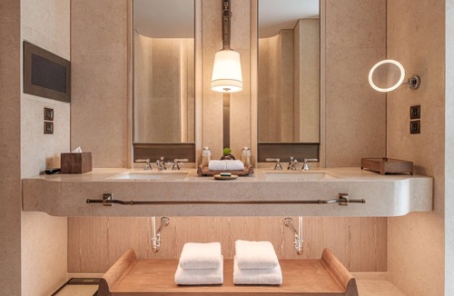 Ratchaprasong Hotel | Waldorf Astoria Bangkok