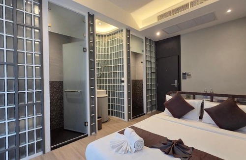 Thanon Phetchaburi Hotel | Warm Pillow Hotel Bangkok