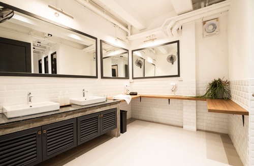 Bang Rak Hotel | Warm Window Silom
