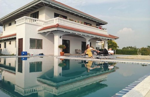 Bang Pakong Villa | Waterfront Royal Villa