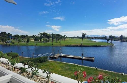 Bang Pakong Bed & Breakfast | Waterfront Royal Villa