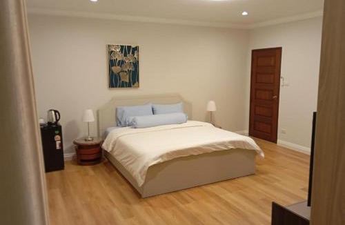 Bang Pakong Villa | Waterfront Royal Villa