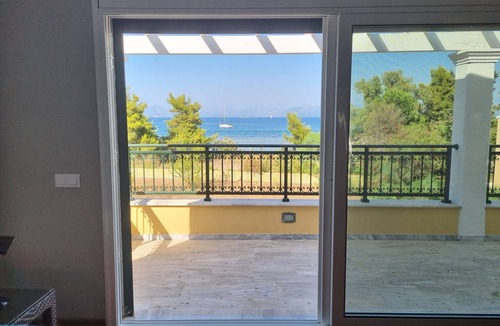 Lefkimmi Villa | Waterfront villa