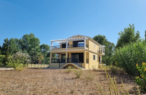 Lefkimmi Villa | Waterfront villa