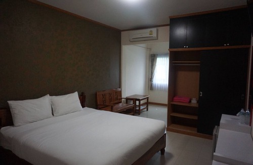Yasothon Hotel | Wetsawat Place Hotel
