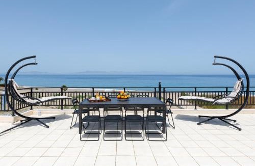 Ialyssos Apartment | White & Blue Beachfront Luxury Villa