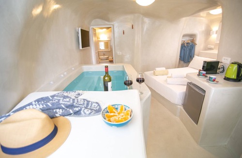 Oia House | White cave house