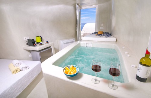 Oia House | White cave house