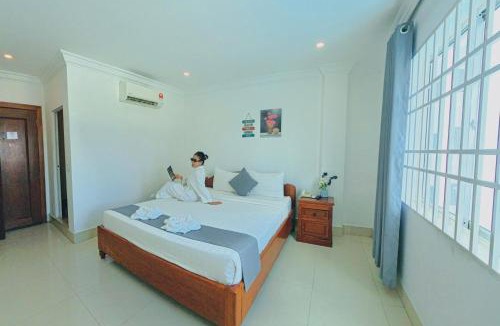 Chamkar Mon Hotel | White Corner Hotel