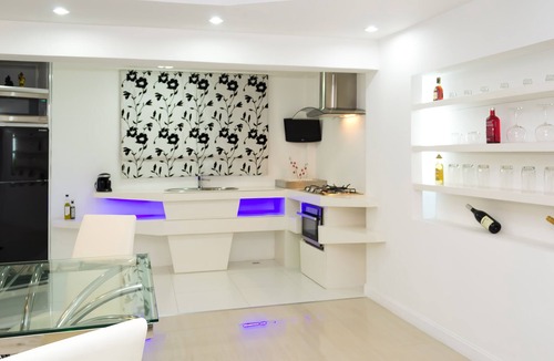 Pratumnak Hill House | White Elegance with a Touch of Modern