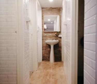 Thanon Phaya Thai Hostel | White House Hostel