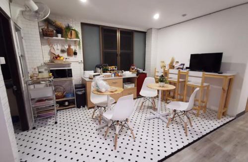 Thanon Phaya Thai Hostel | White House Hostel
