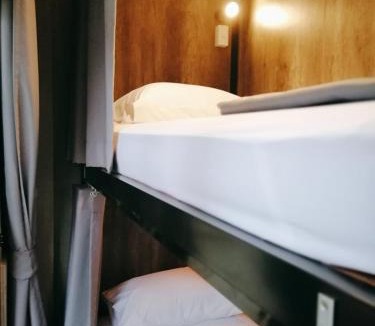 Thanon Phaya Thai Hostel | White House Hostel