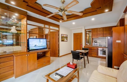 Pattaya Bay Hotel | Whitehouse Condotel