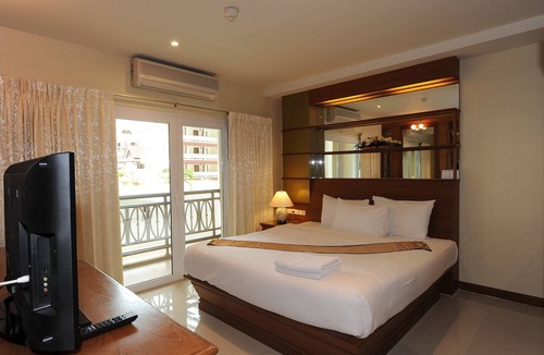 Pattaya Bay Hotel | Whitehouse Condotel