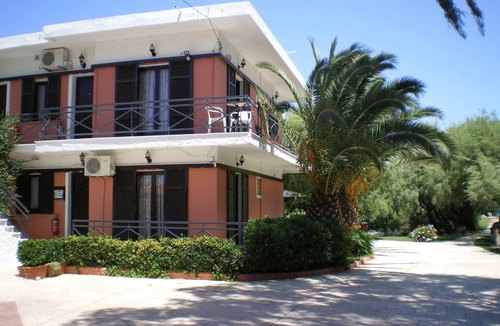 Molos Villa | Wonderful Apts X 4 in an amazing environment by the sandy beach in Corfu