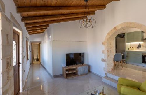 Tsikalaria Apartment | Wood and Stone