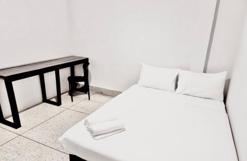 Wat Bowon Niwet Apartment | X Mitr Inn Khaosan