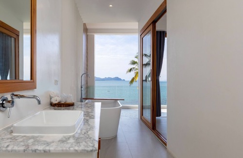 Khanom Hotel | X-sea khanom Harbor Bay Resort