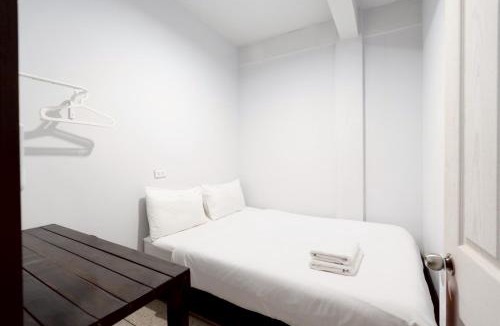 Wat Bowon Niwet Apartment | XX Eve Room Khaosan Road