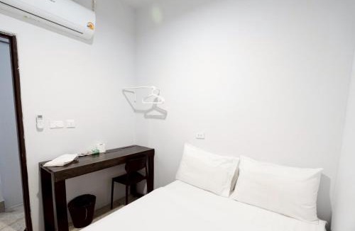 Wat Bowon Niwet Apartment | XX Eve Room Khaosan Road