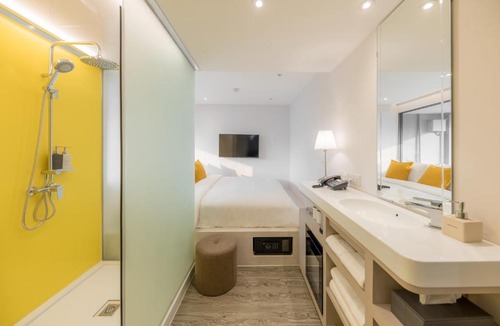 Ratchathewi Hotel | Yello Rooms Hotel Victory Monument
