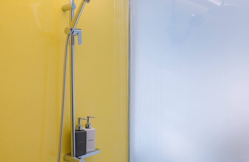 Ratchathewi Hotel | Yello Rooms Hotel Victory Monument