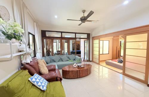 Wua Lai Villa | Yellow House Garden Pool Villa