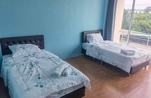 Nakhon Chai Si Hostel | YYK Hostel 24