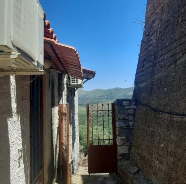 Βαχος rooms 6 in Tseratsiá