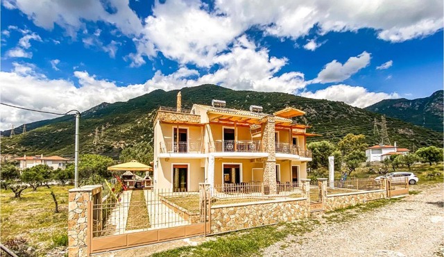 1 Bedroom Stunning Apartment In Nafpaktos in Dorida