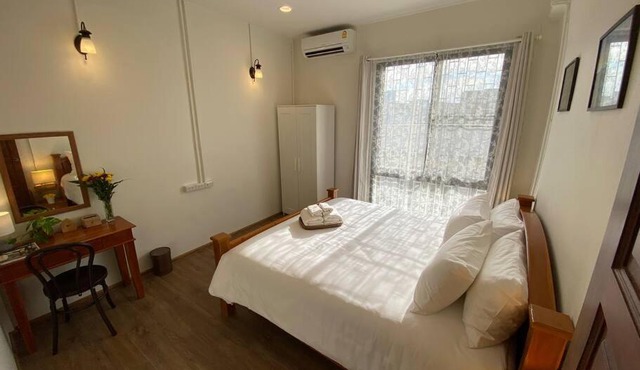 1 min walk to BTS, 3 Bed 3 Bath, Entire House