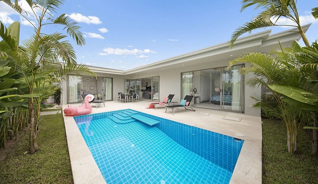 2 bed/2 bath Private Pool and Garden Villa - Stylish, Sophisticated and Fun! in Ko Samui