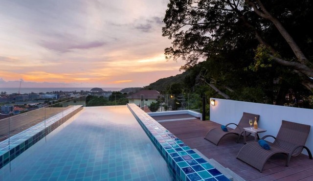 2 Bedrooms Penthouse with private pool and Partial sea View