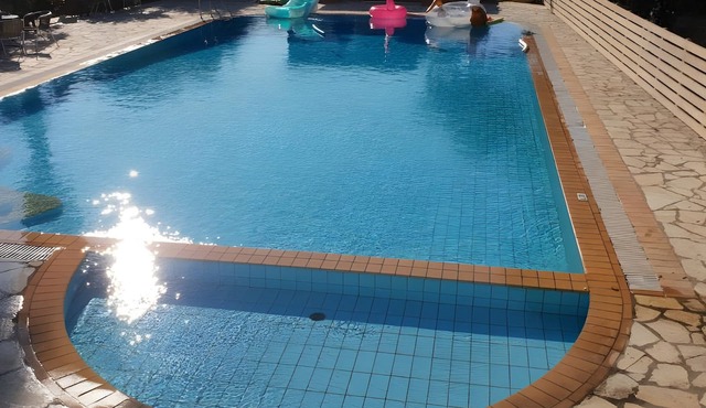 2BR Family Apartment with Pool Access – Apt 7 in Kontokali