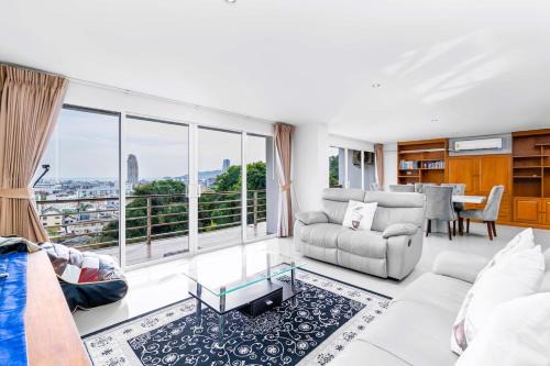 2BR Sea View Condo Near Patong Beach bayshoreC265