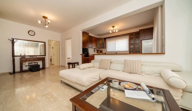 3 bedroom flat central, beach, walking streets in Limassol