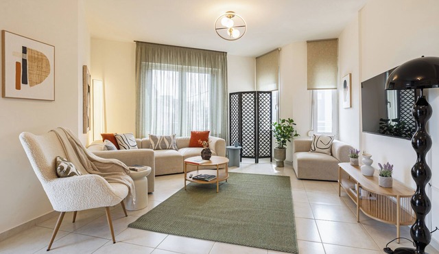 3 Bedroom Spacious Modern Apartment with Patio in Iraklio