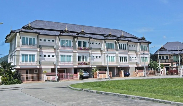 3 Bedroom Townhouse in Private Lagoon Villas