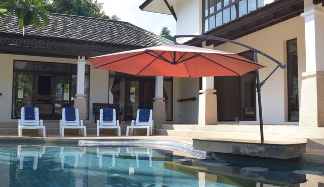 3 Bedroom Villa 2 ~ only 30 seconds walk to beach