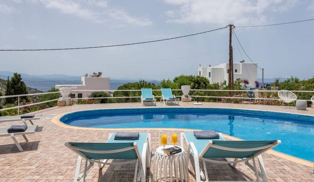 3 Bedroom Villa with private pool in Tersanas
