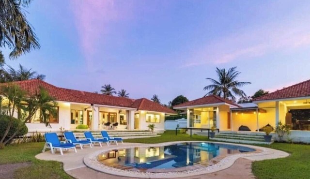 4 bedrooms villa with swimming pool and pool table in Koh Samui